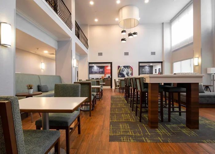 Hampton Inn & Suites College Station