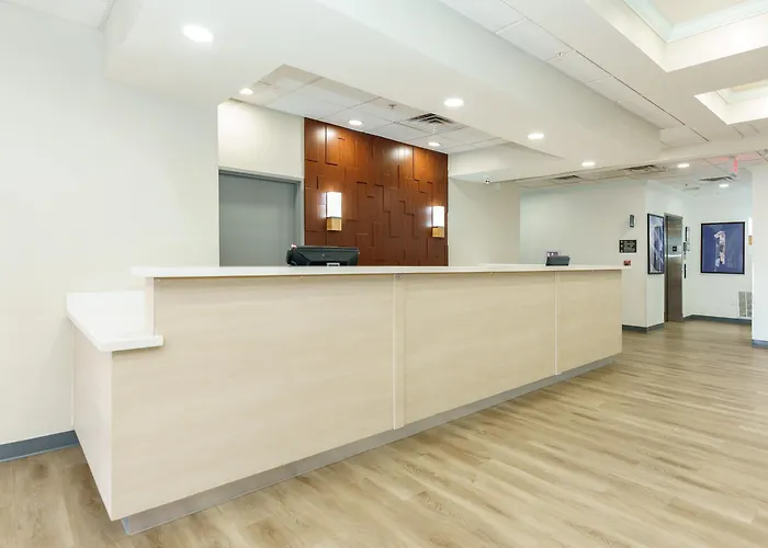 Comfort Suites University Drive